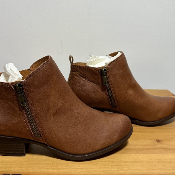 Lucky Brand | Ankle Leather Bootie | Round Toe Block Heel Boots | 7 Wide - Picture 3 of 10